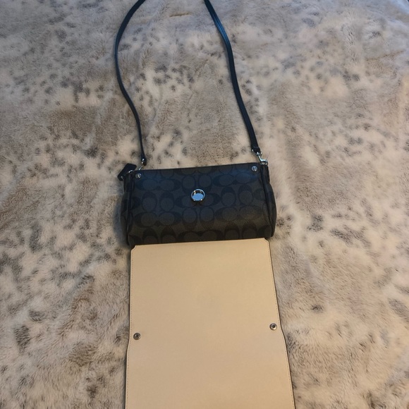 Coach reversible crossbody purse - Picture 2 of 8